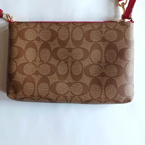 EUC Coach wristlet in signature coated canvas - Picture 3 of 6